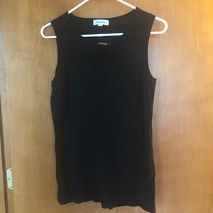 HAPPY NEW YEAR 🎉🥂 Calvin Klein sleeveless jersey with gold accent